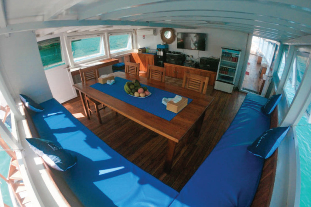 Dining Area in La NIssa Cruise Phinisi - Komodo Luxury
