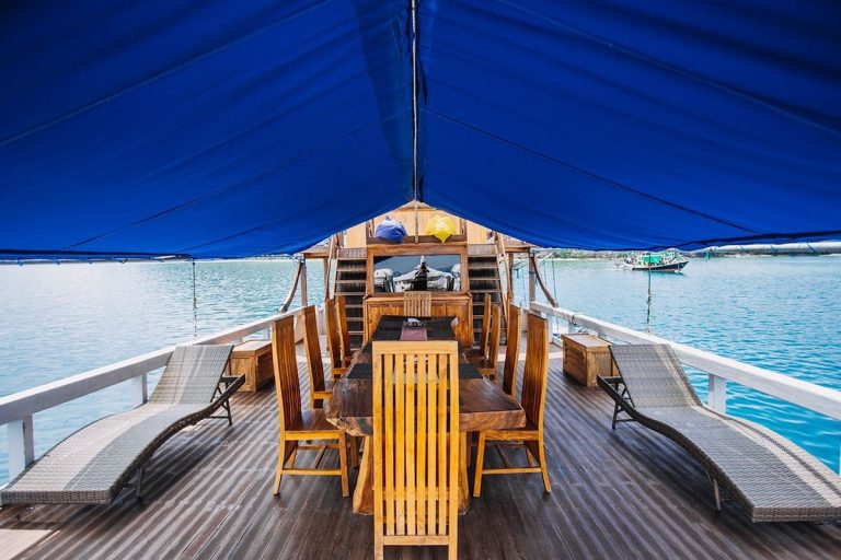 Outdoor Dining Area With Lazy Bed in Dream Ocean - KomodoLuxury