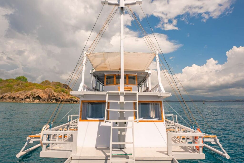 Sundeck in IJC Phinisi - KomodoLuxury