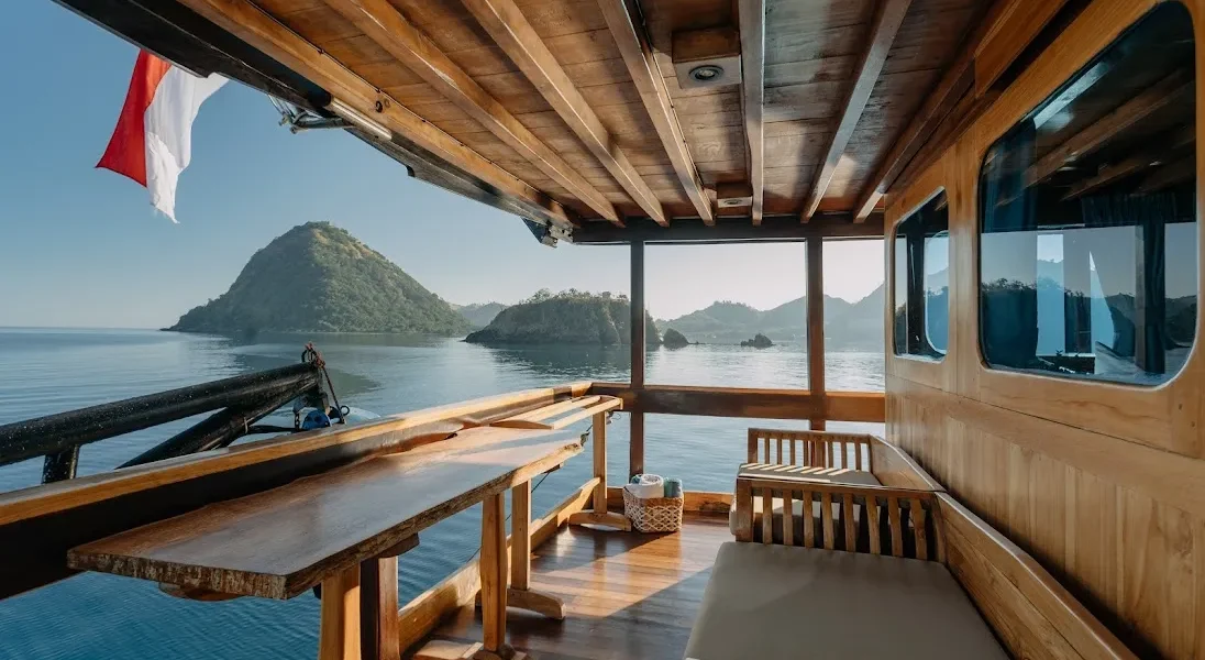 Balcony Master Cabin Adishree Phinisi Boat Charter | Komodo Luxury