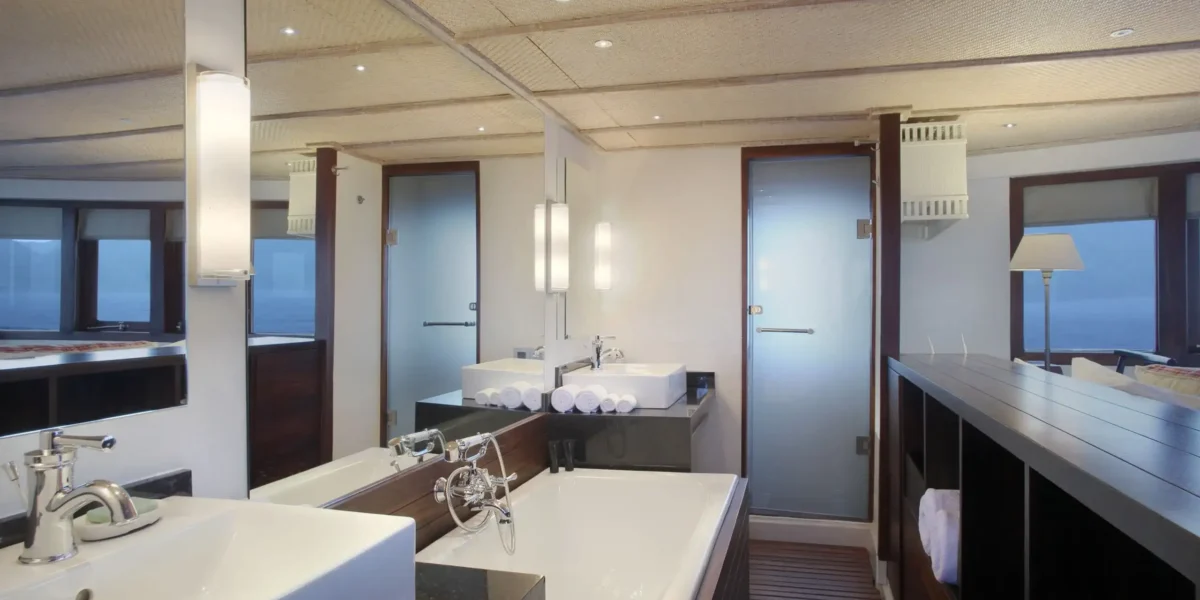 Alila purnama master suite cabin (2)