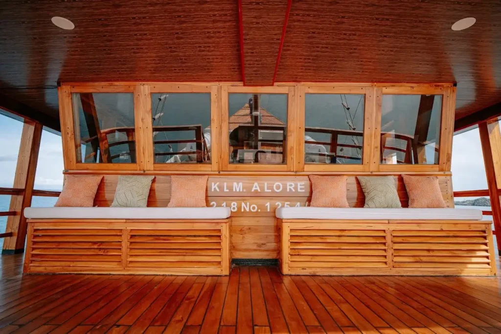 Alore Phinisi Boat Charter | Komodo Tour | Komodo Luxury