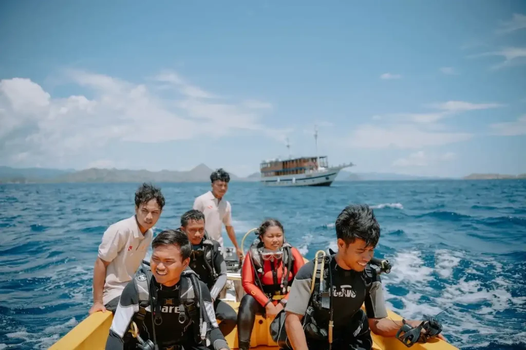 Alore Phinisi Boat Charter | Komodo Tour | Komodo Luxury