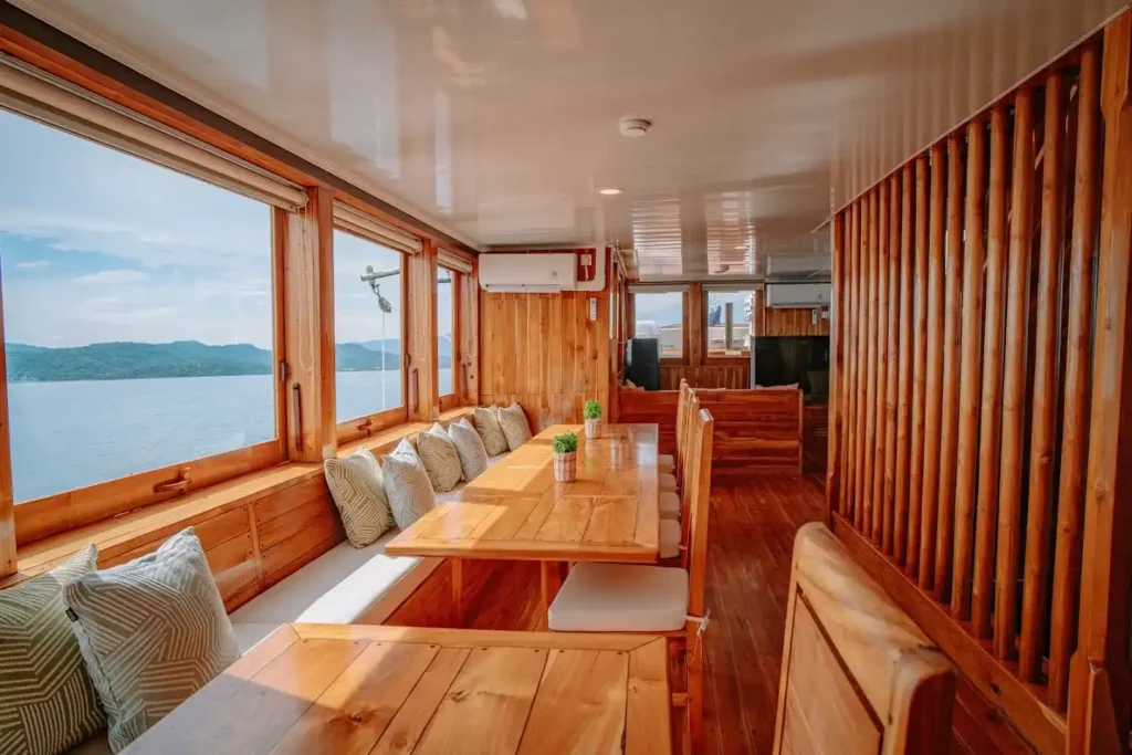 Alore Phinisi Boat Charter | Komodo Tour | Komodo Luxury