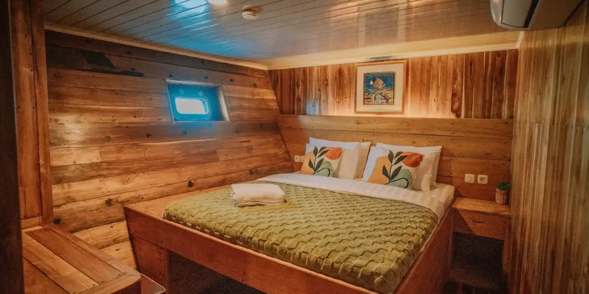Cabin 6 Lower Deck on Alore Phinisi | Komodo Island Tour | Komodo Luxury