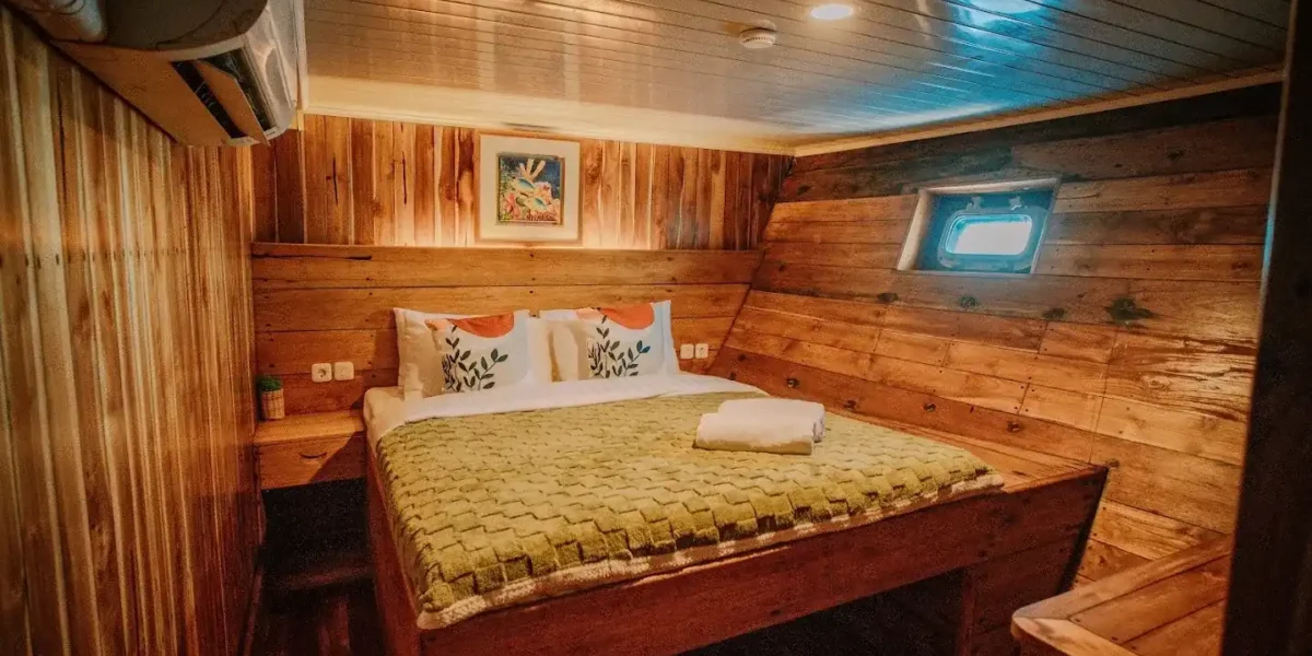 Cabin 7 Lower Deck on Alore Phinisi | Komodo Island Tour | Komodo Luxury