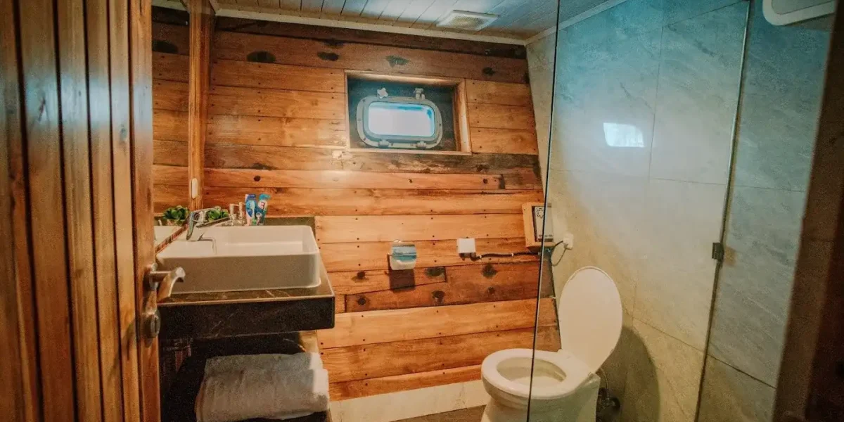 Cabin 7 Lower Deck Bathroom on Alore Phinisi | Komodo Island Tour | Komodo Luxury