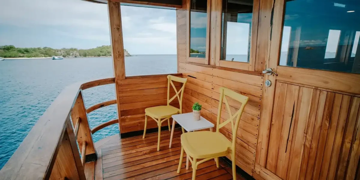 alore upper deck cabin 3 balcony