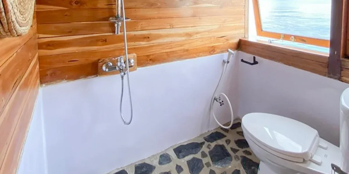 Andalucia II Phinisi Private Ocean bathroom| Komodo Boat Charter | Komodo Trip
