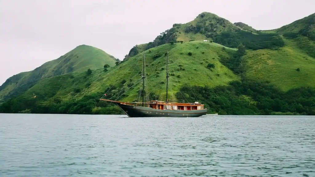 Angelica Phinisi | Private Trip Komodo | Open Trip Komodo | KomodoLuxury