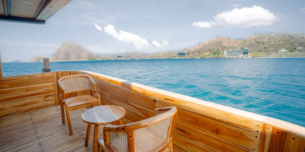 barakati cruise phinisi master cabin wakatobi (1)