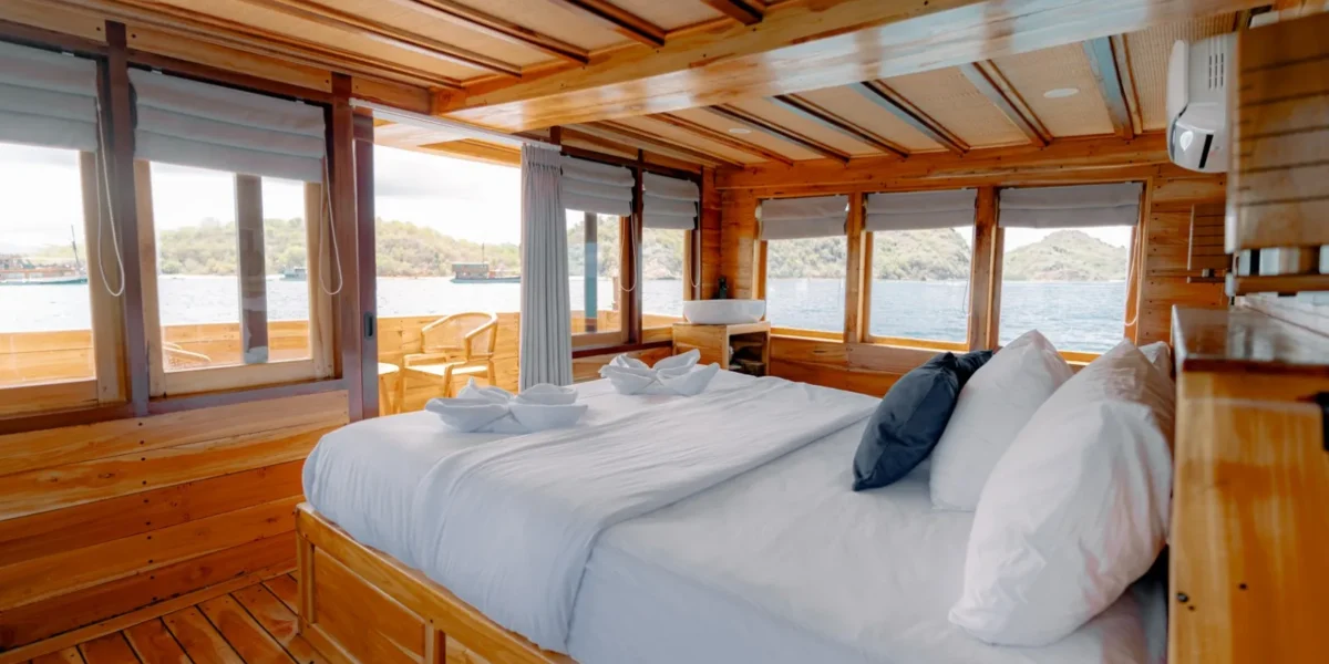 barakati cruise phinisi master cabin wakatobi (3)