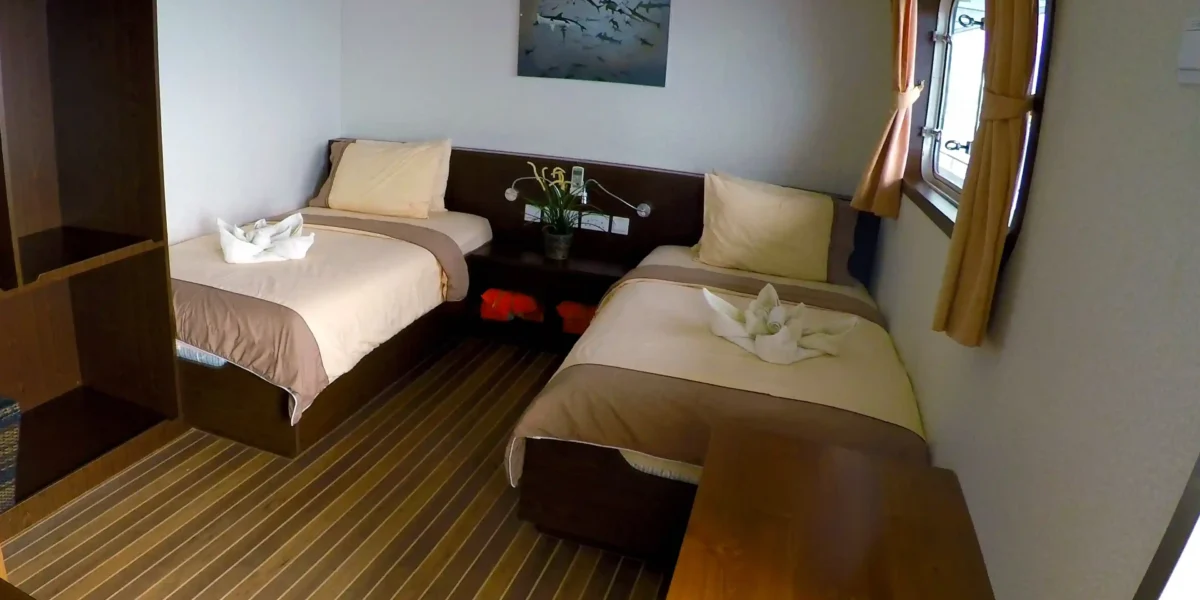 Blue Manta upper deck cabin twin