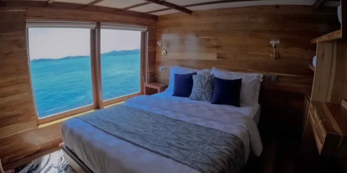 Borneo Cabin | Raffles Cruise | Komodo Tour | Komodo Luxury