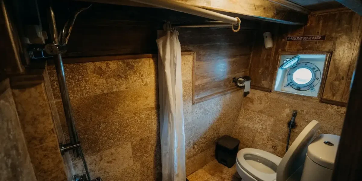 cajoma iv cabin 2 bathroom