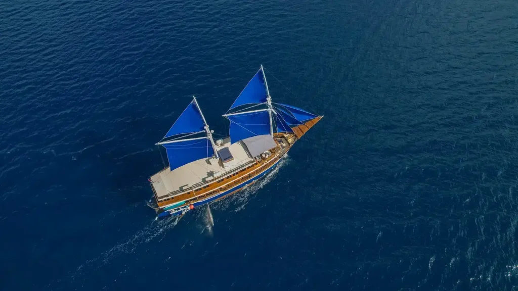 Cajoma V Phinisi Boat Charter | Liveaboard | Komodo Tour | Komodo Luxury