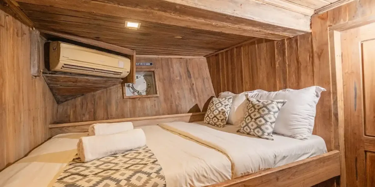 Lower Cabin on Cajoma V Phinisi Boat Charter | Liveaboard | Komodo Tour | Komodo Luxury