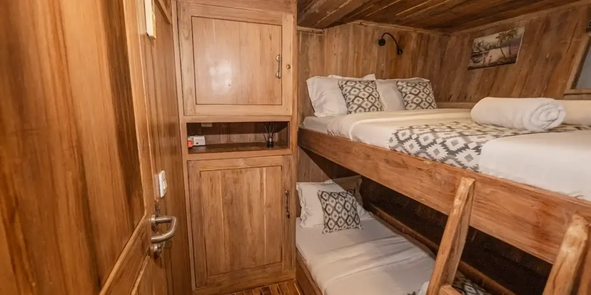 Lower Cabin on Cajoma V Phinisi Boat Charter | Liveaboard | Komodo Tour | Komodo Luxury