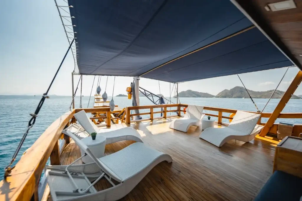 Sundeck Area on Cajoma V Phinisi Boat Charter | Liveaboard | Komodo Tour | Komodo Luxury