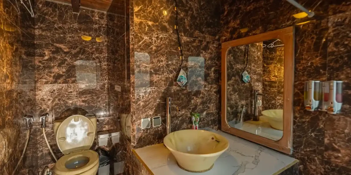 Upper Deck Bathroom on Cajoma V Phinisi Boat Charter | Liveaboard | Komodo Tour | Komodo Luxury