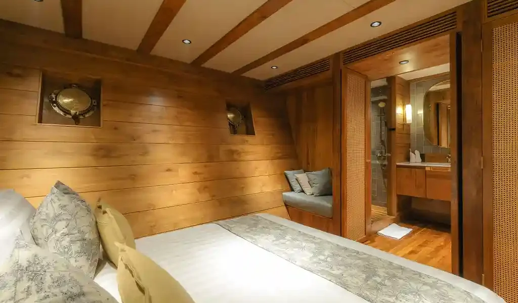 Deluxe Cabin Celestia | Komodo Tour | Komodo Island Tour | Komodo Luxury