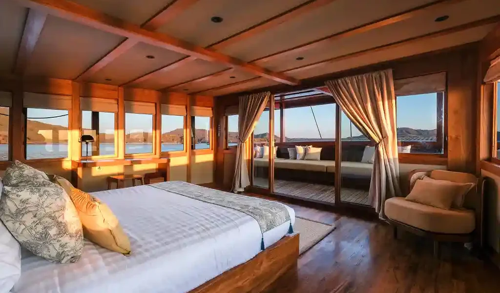 Master Cabin Celestia | Komodo Tour | Komodo Island Tour | Komodo Luxury
