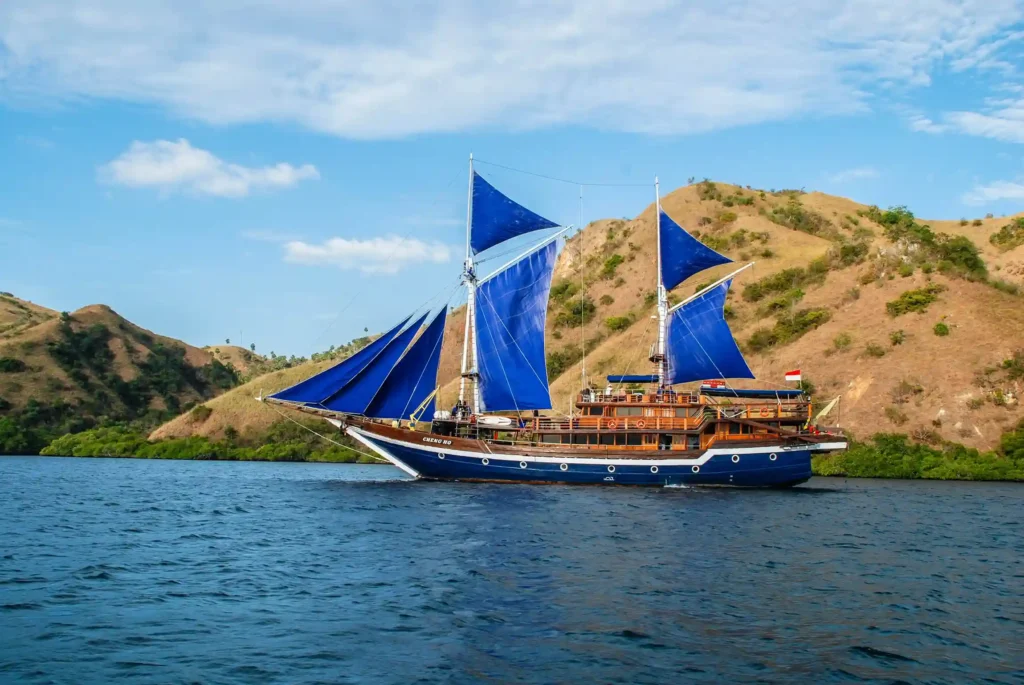 Cheng Ho Phinisi Boat Charter | Komodo Tour | Raja Ampat Tour | Komodo Luxury