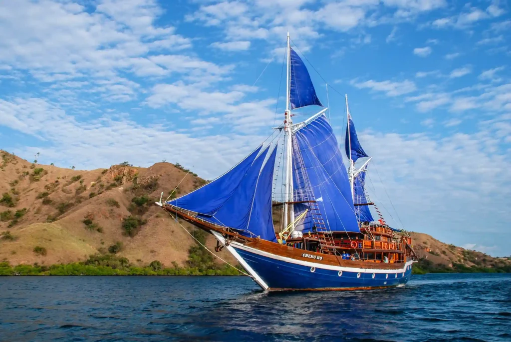 Cheng Ho Phinisi Boat Charter | Komodo Tour | Raja Ampat Tour | Komodo Luxury