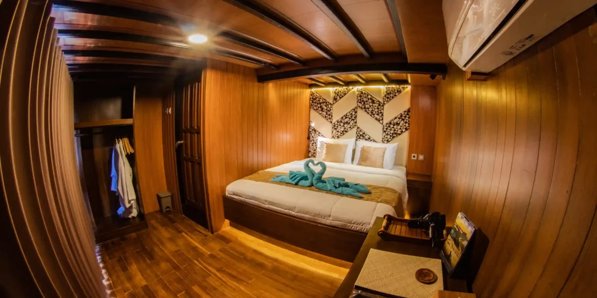 Upper Deck Room on Cheng Ho Phinisi Boat Charter | Komodo Tour | Komodo Luxury