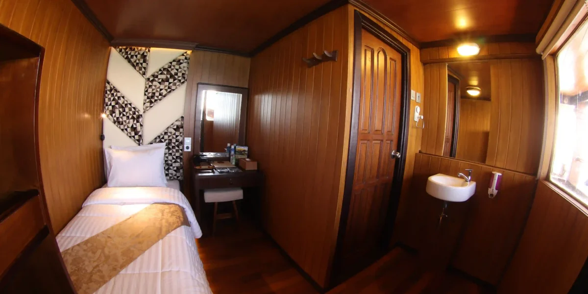 Middle Deck Room | Single Bed on Cheng Ho Phinisi | Komodo Tour | Komodo Luxury