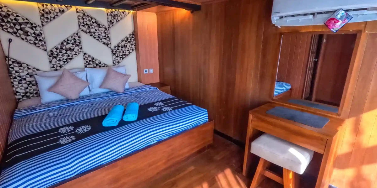 Upper Deck Room on Cheng Ho Phinisi Boat Charter | Komodo Tour | Komodo Luxury