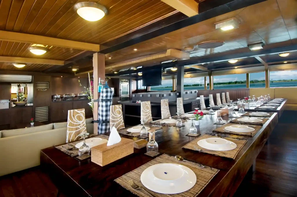 Indoor Dining Area Cheng Ho Phinisi | Komodo Tour | Komodo Luxury