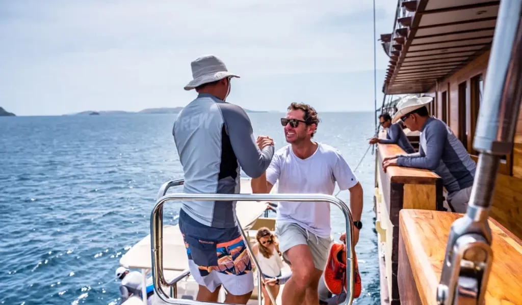 Komodo Luxury Crew