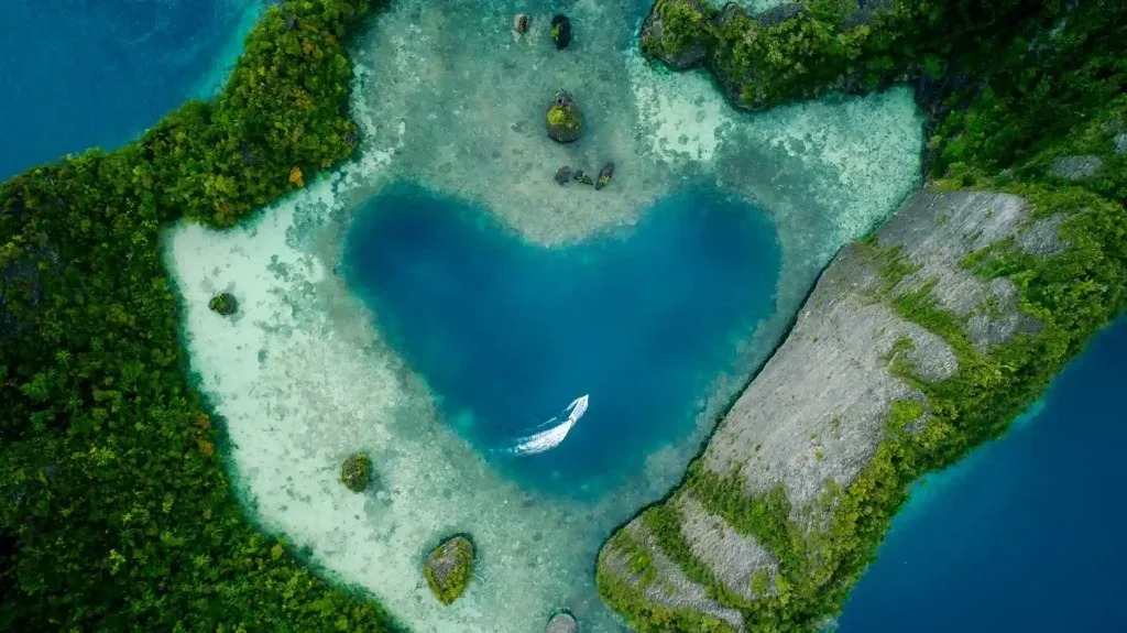 Timbul Sand on Raja Ampat | Komodo Luxury