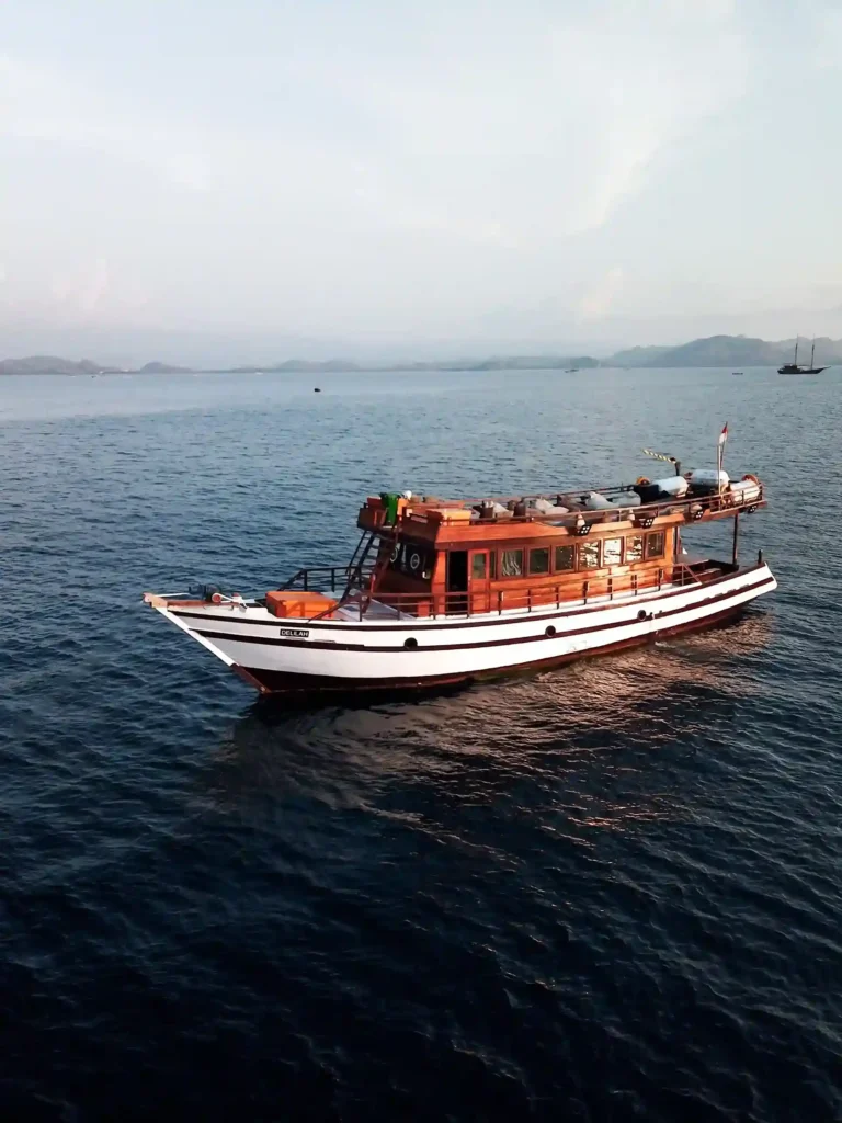 Delilah Yacht Cruise Phinisi - KomodoLuxury