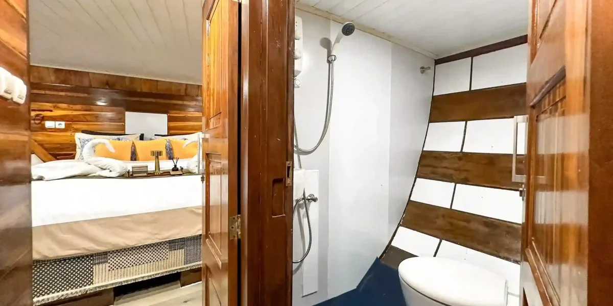 delilah shairng cabin bathrooom