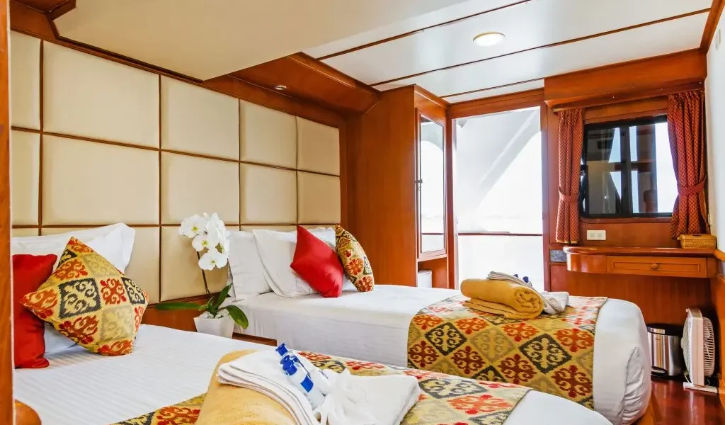 Delux Cabin on Mermaid I Cruise Voyage Phinisi | Raja Ampat | Komodo Luxury