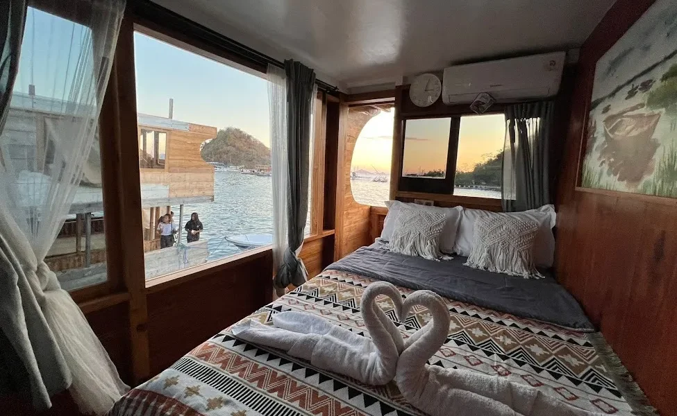 Dinara master cabin krakatau & semeru (1)