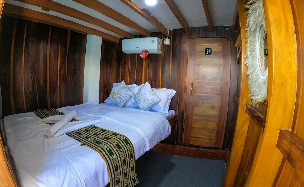 dinara rinjani & bromo private cabin (1)