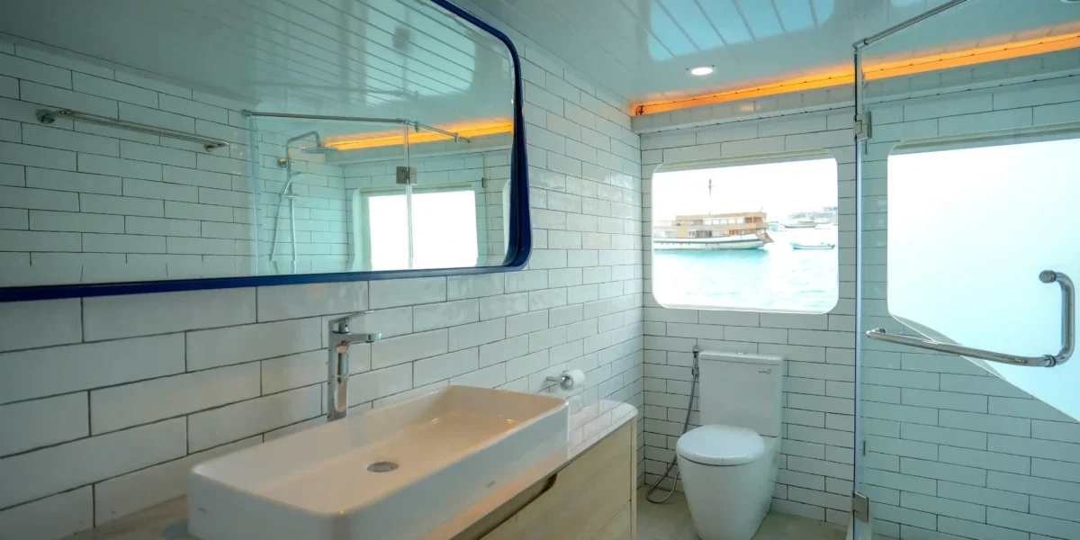 Adonara Room | Mosalaki Yacht Cruise Phinisi | Komodo Luxury