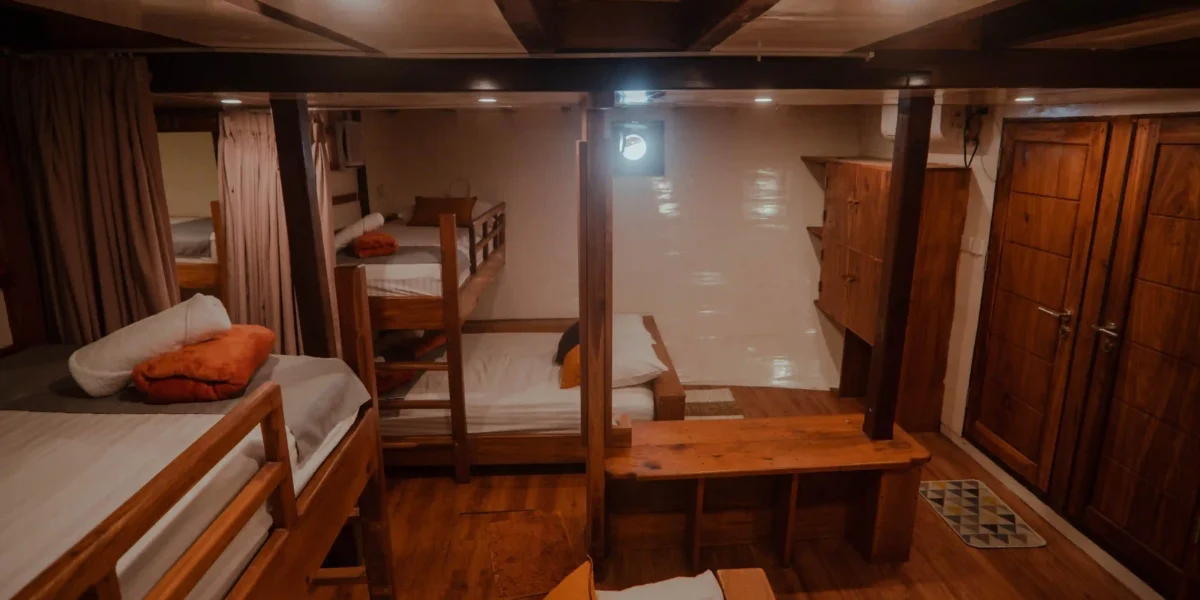 Komodo Sharing Room in Sukha Sail Yacht Cruise Phinsi by Komodo Luxury