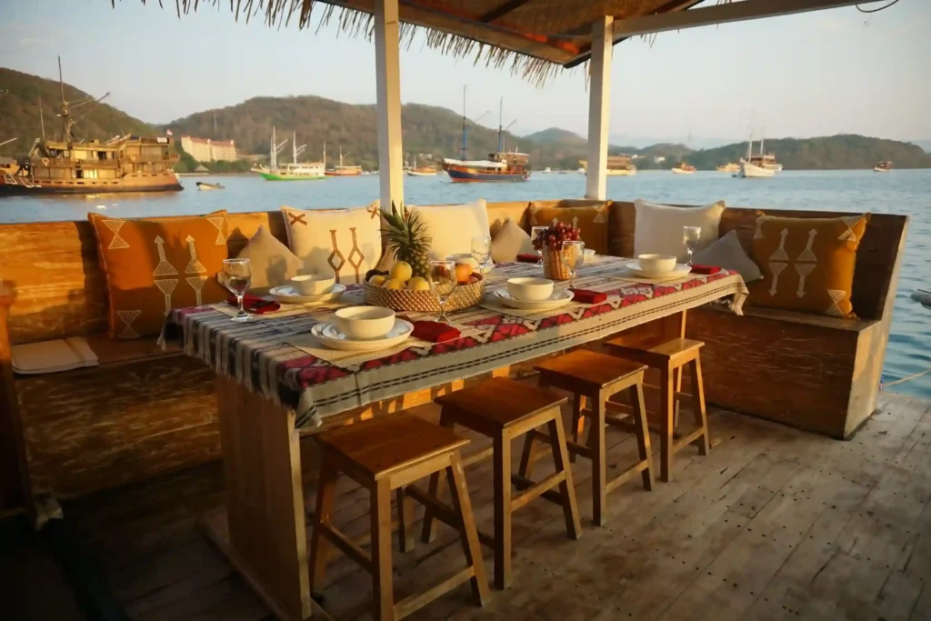 Outdoor Dining Area Dua Liveaboard | Komodo Tour | Komodo Luxury
