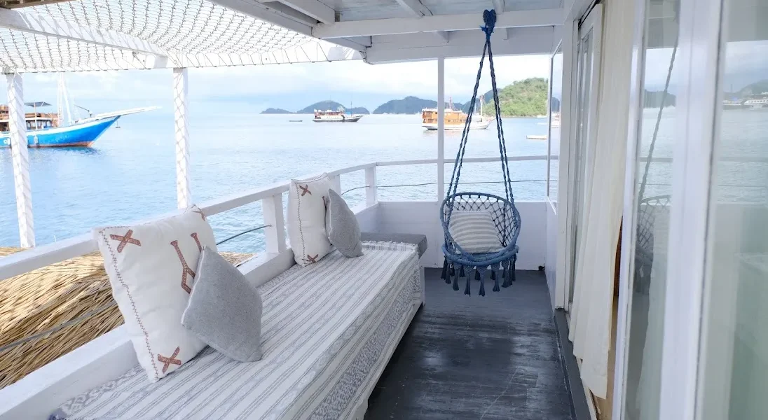 Balcony Master Ocean View Dua Liveaboard | Komodo Tour | Komodo Luxury