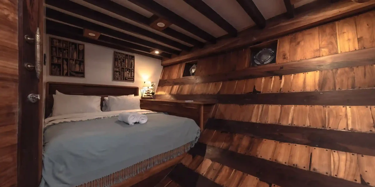 elbark banda neira savu cabin
