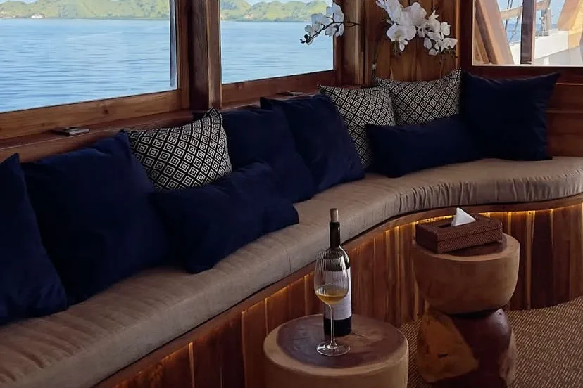Facilities | Raffles Cruise | Komodo Tour | Komodo Luxury