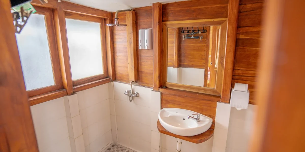 Family Cabin Kanha Loka Bathroom