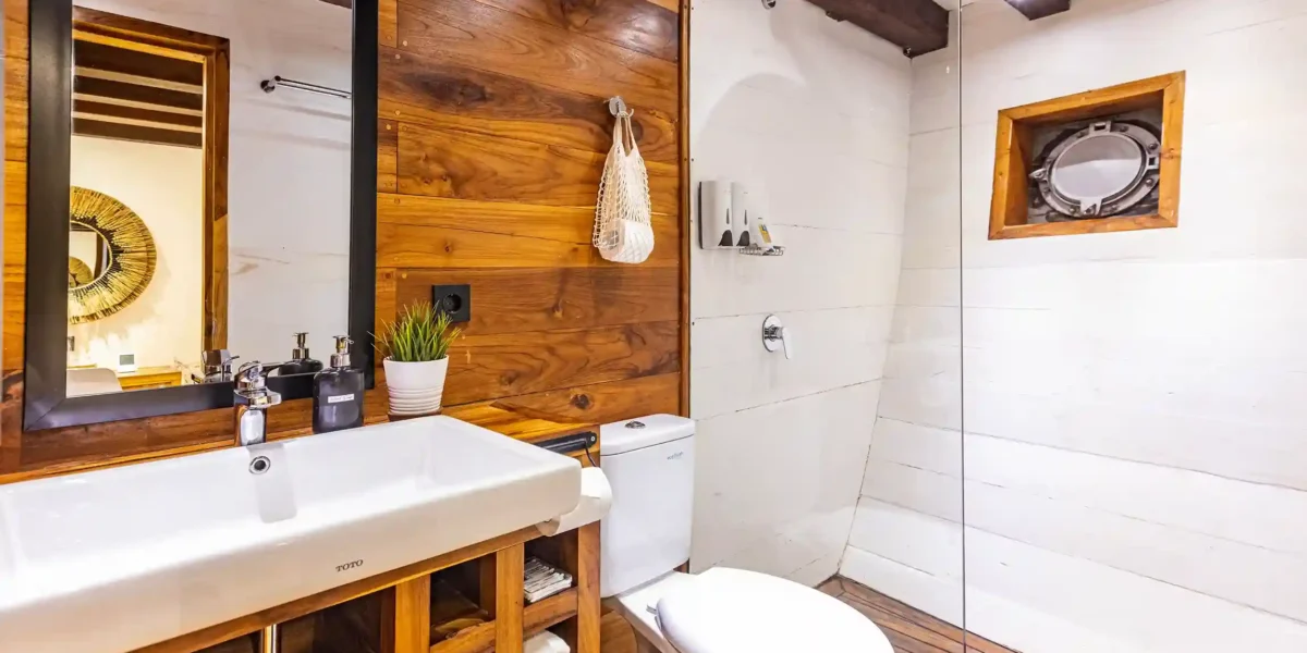 Fenides Bathroom