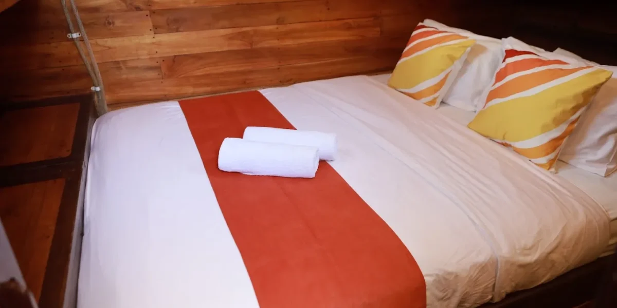 Cabin 2 Lower Deck on Floresta Phinisi | Komodo Island Tour | Komodo Luxury