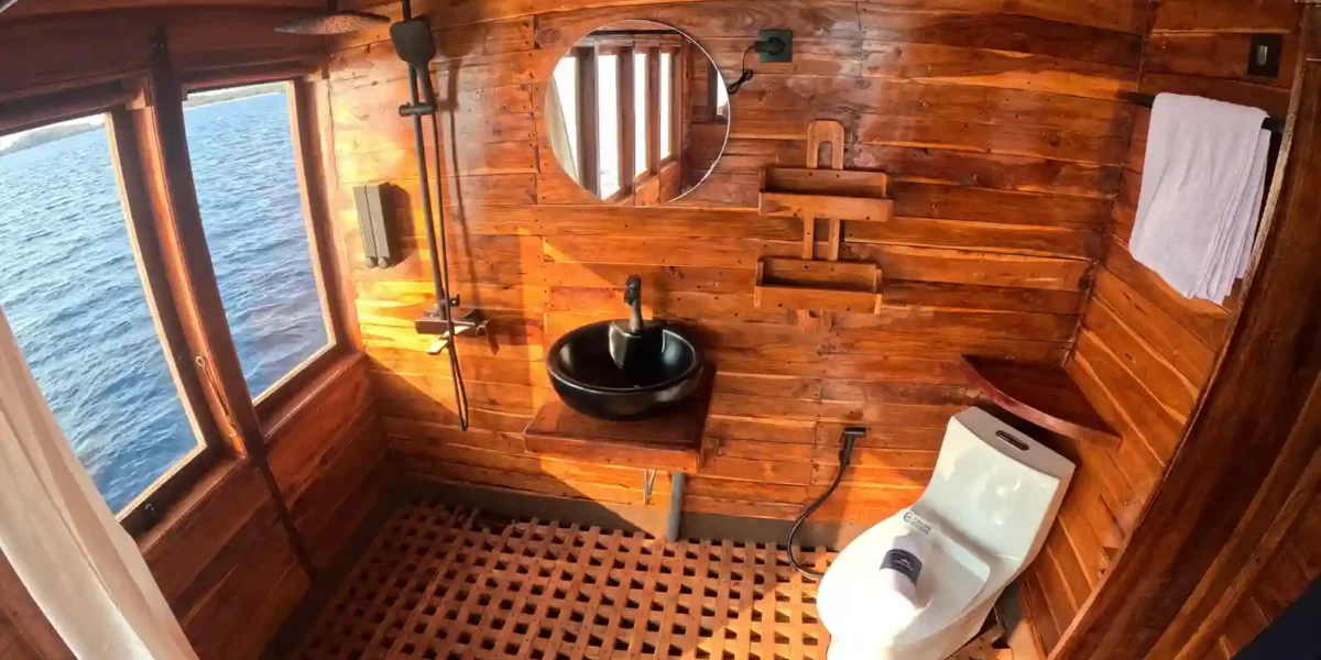 Aimar Always Cruise | Master Cabin Bathroom | Komodo Luxury