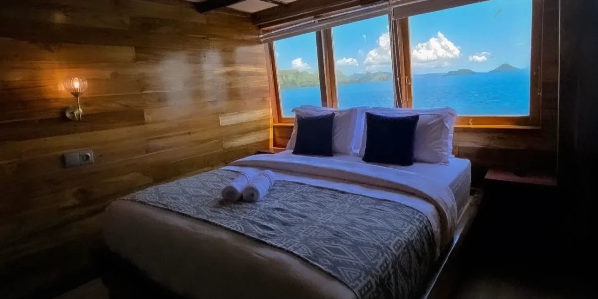 Java Cabin | Raffles Cruise | Komodo Tour | Komodo Luxury